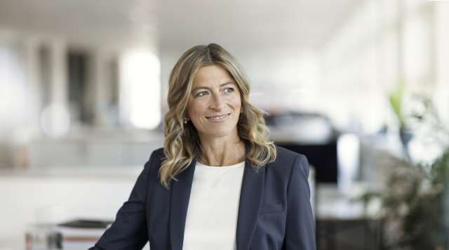 stage-pensionszusage-key-visual-frau-buero
